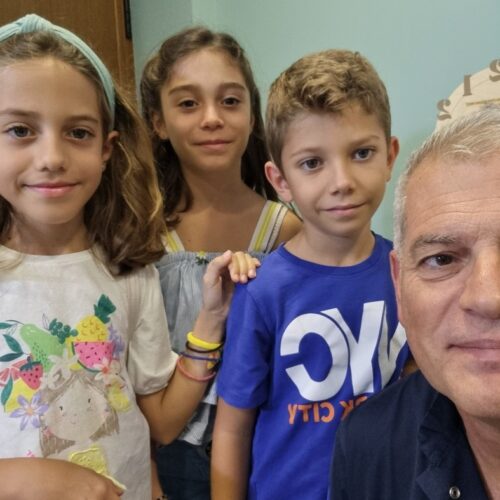 Ευχαριστώ όλους για τις ευχές που έρχονται με κάθε τρόπο, υγεία -ευτυχία στις οικογένειες σας. Καλές γιορτές!