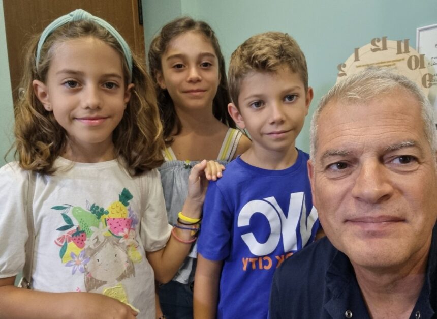Ευχαριστώ όλους για τις ευχές που έρχονται με κάθε τρόπο, υγεία -ευτυχία στις οικογένειες σας. Καλές γιορτές!