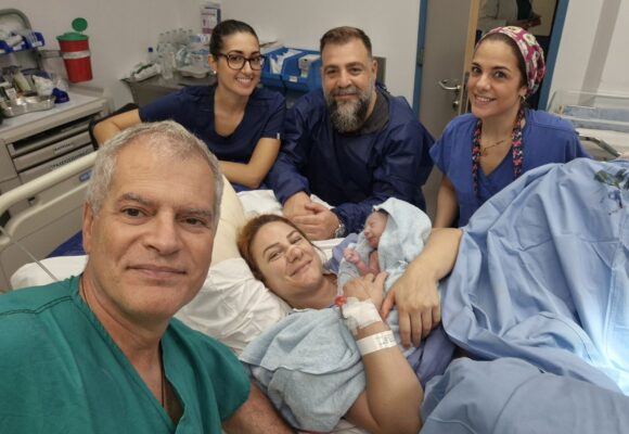 Σε μια κοινωνία που βαδίζει προς τα πίσω, ο δρόμος για να πας μπροστά έχει πάντα λιγότερο συνωστισμό
